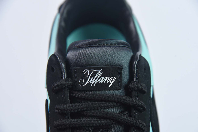 Nike Air Force 1 - Tiffany & Co "Friends and Family"