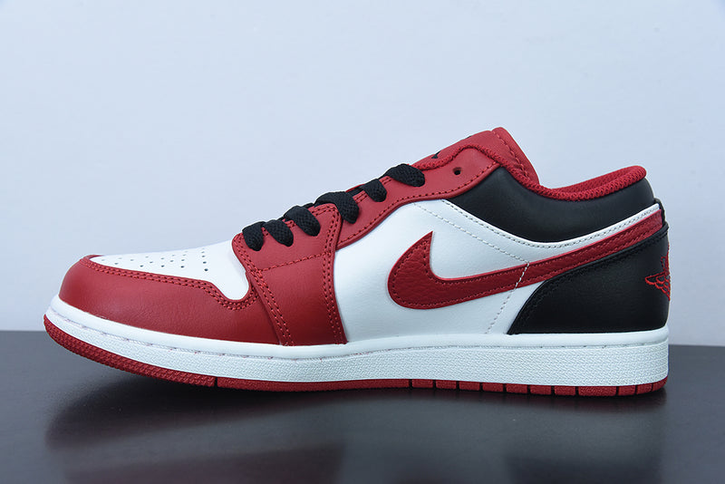 Jordan 1 Low Bulls