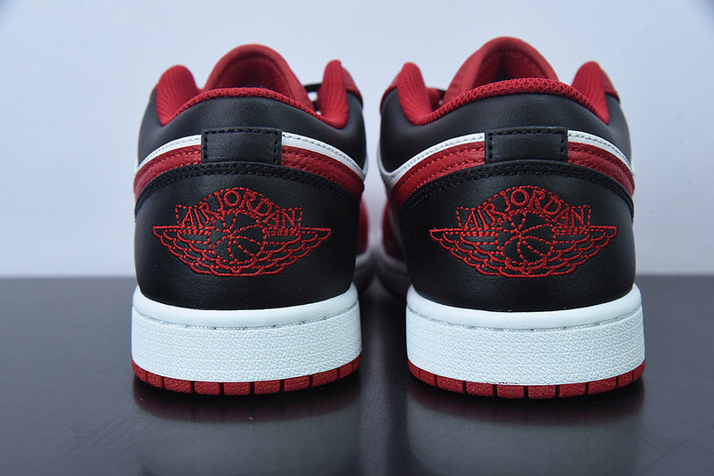 Jordan 1 Low Bulls