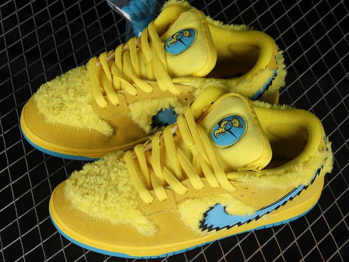 Nike SB Dunk Low Grateful Dead Yellow Bear