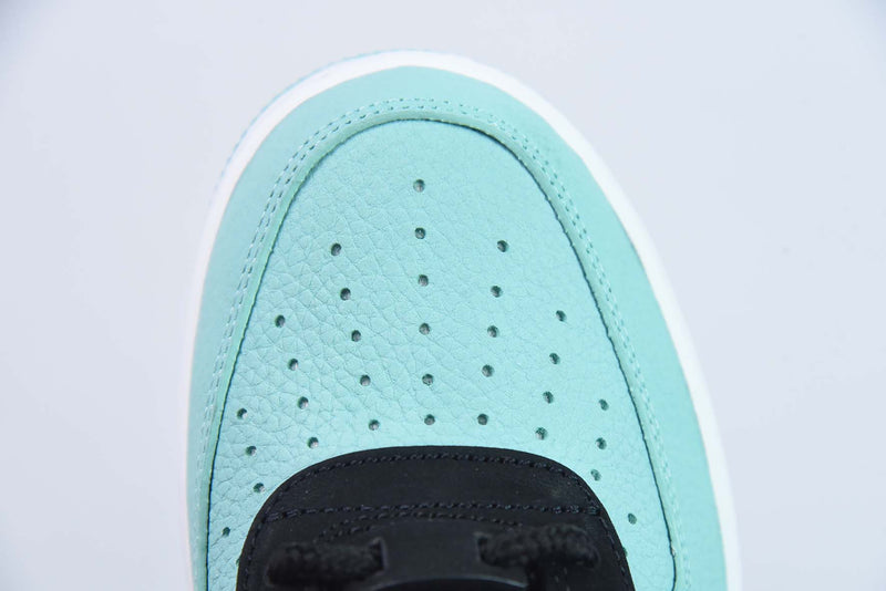 Nike Air Force 1 - Tiffany & Co "Friends and Family"