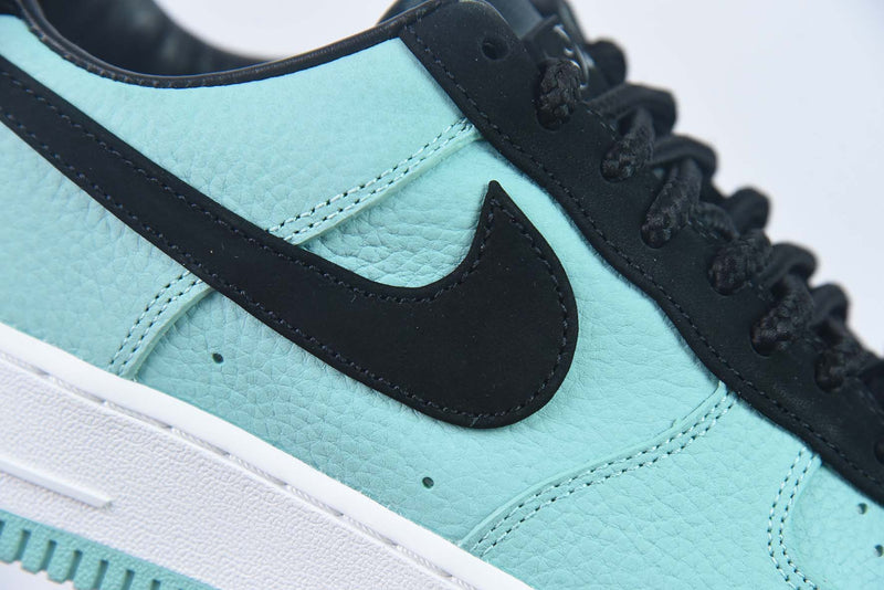 Nike Air Force 1 - Tiffany & Co "Friends and Family"