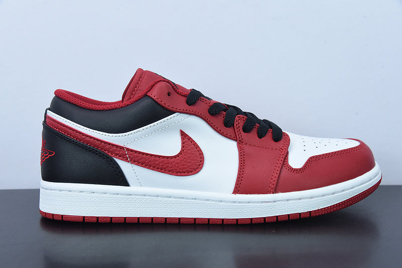 Jordan 1 Low Bulls