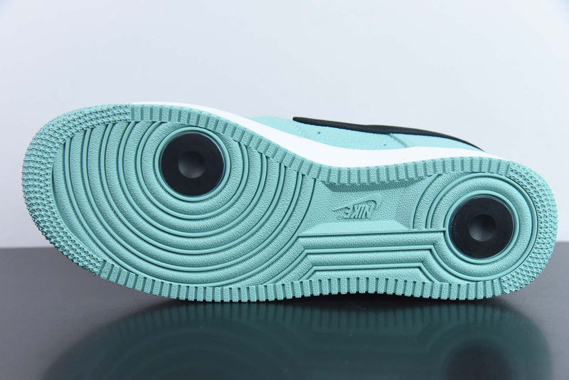 Nike Air Force 1 - Tiffany & Co "Friends and Family"