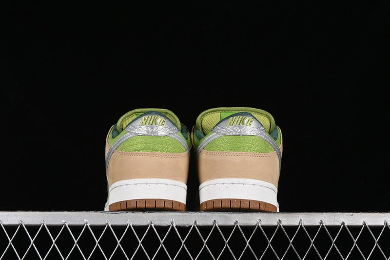 SB Dunk Low Escargot