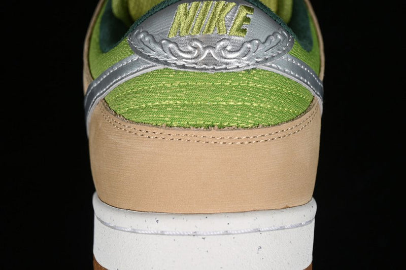 SB Dunk Low Escargot