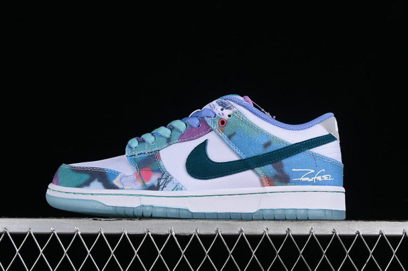 SB Dunk Low x Futura Laboratories