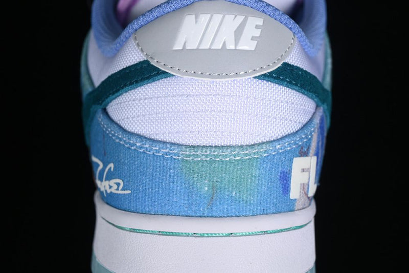 SB Dunk Low x Futura Laboratories