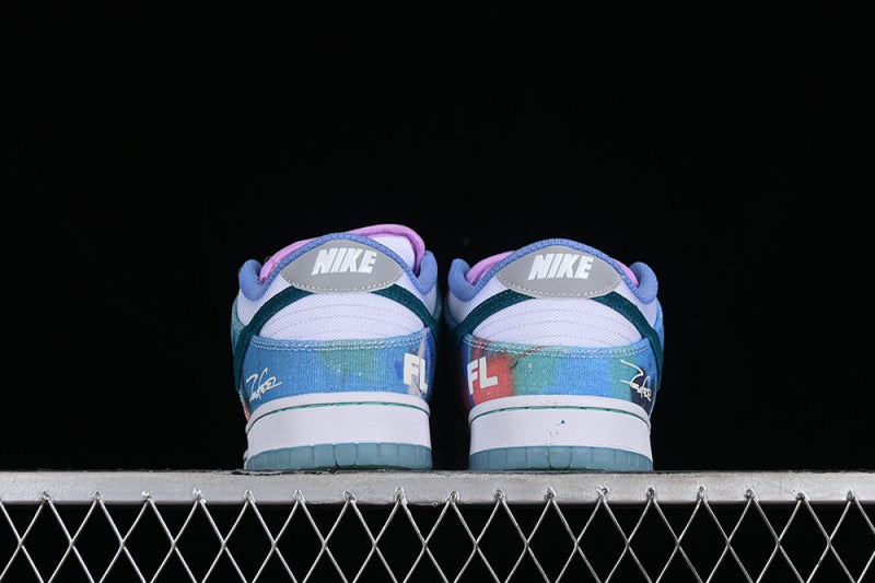 SB Dunk Low x Futura Laboratories